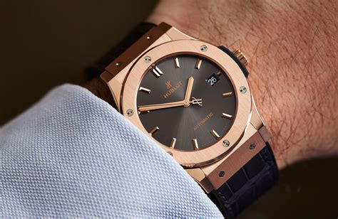 Hublot Classic Fusion Racing Grey in King Gold – Hands